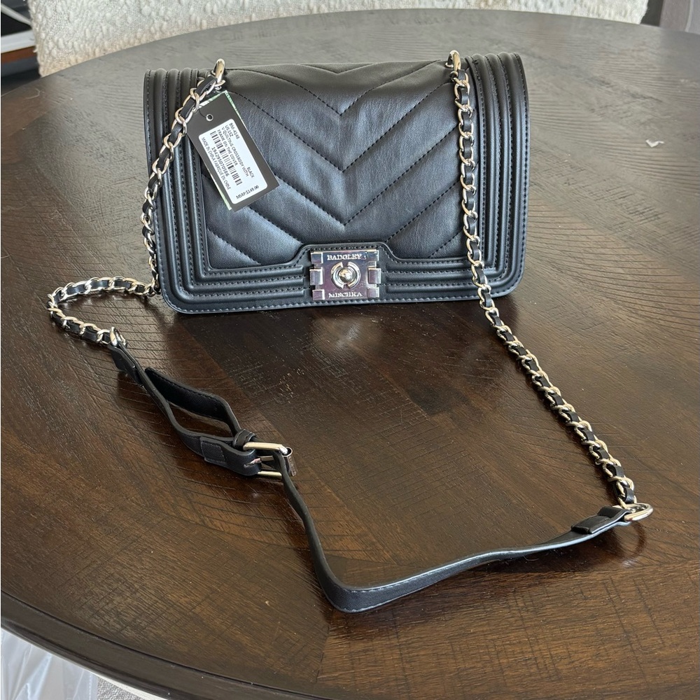 BBlack Chevron Crossbody Bag